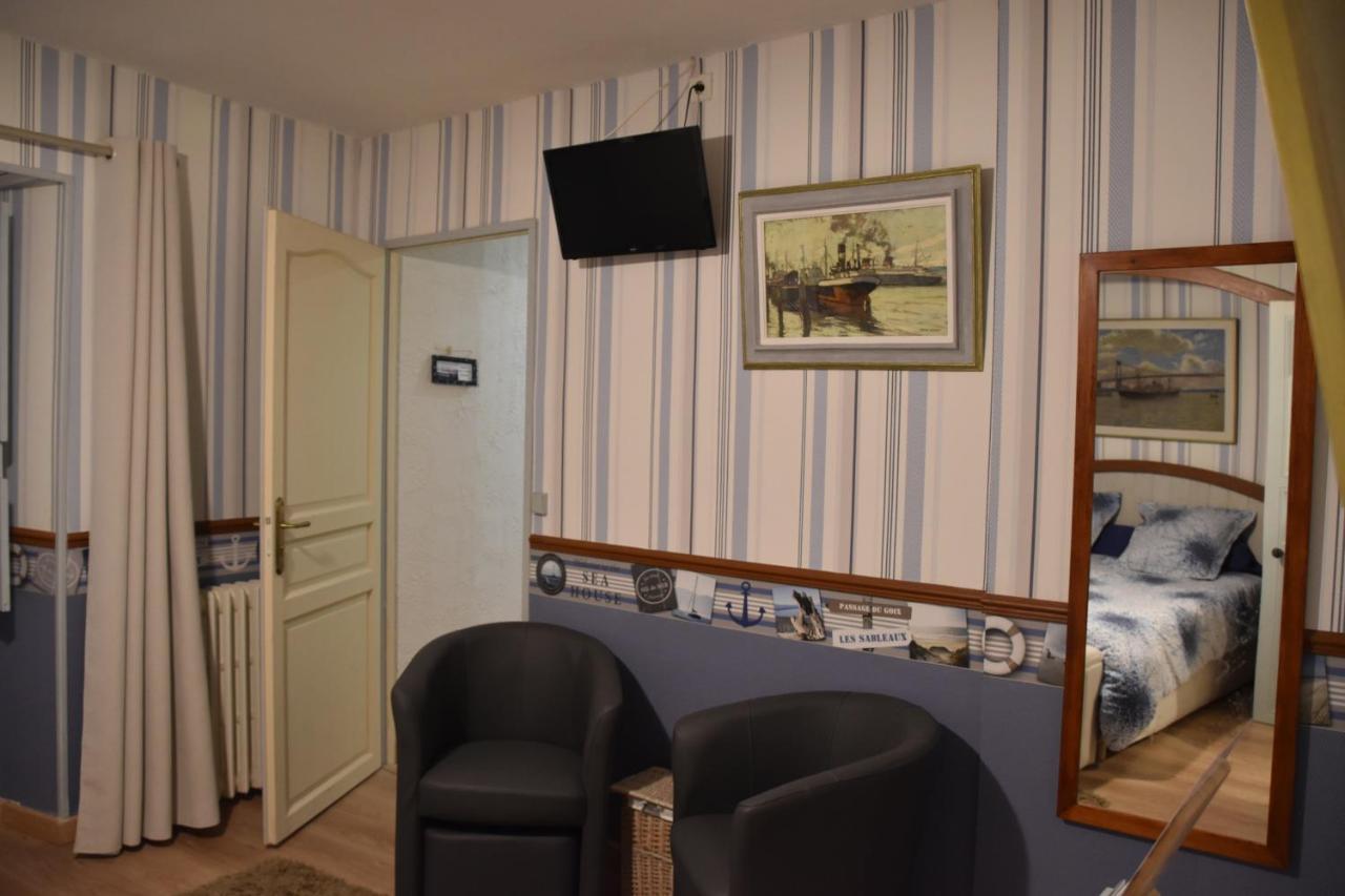Bed and Breakfast Logis Des Douves Tiffauges Екстер'єр фото