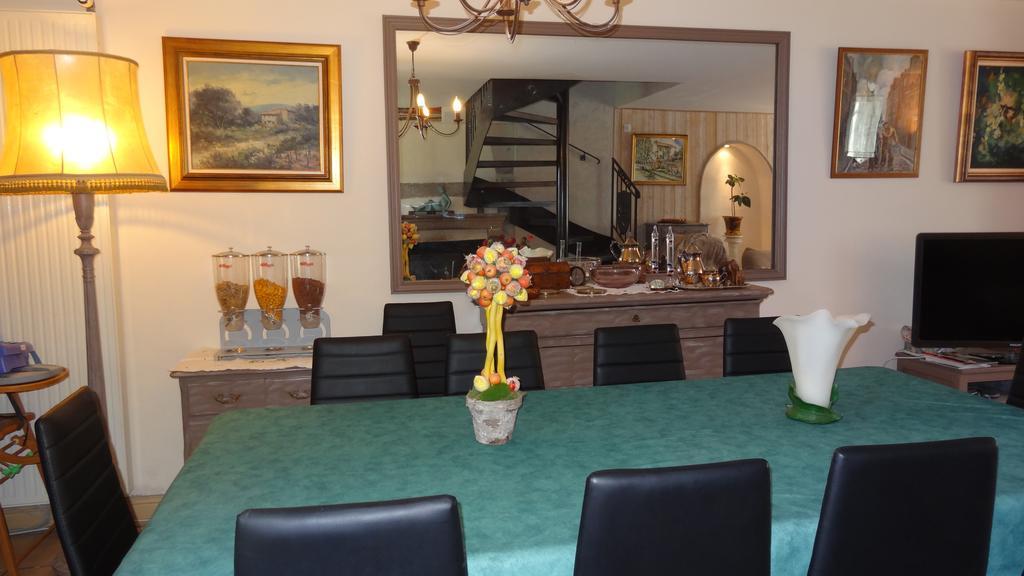 Bed and Breakfast Logis Des Douves Tiffauges Екстер'єр фото