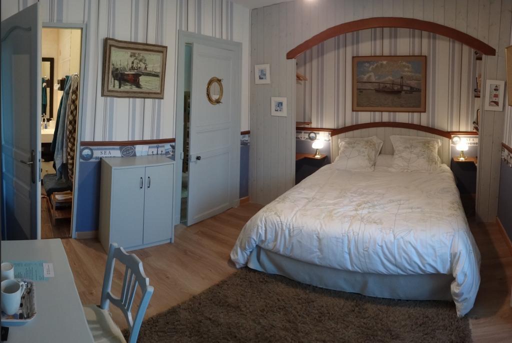 Bed and Breakfast Logis Des Douves Tiffauges Екстер'єр фото