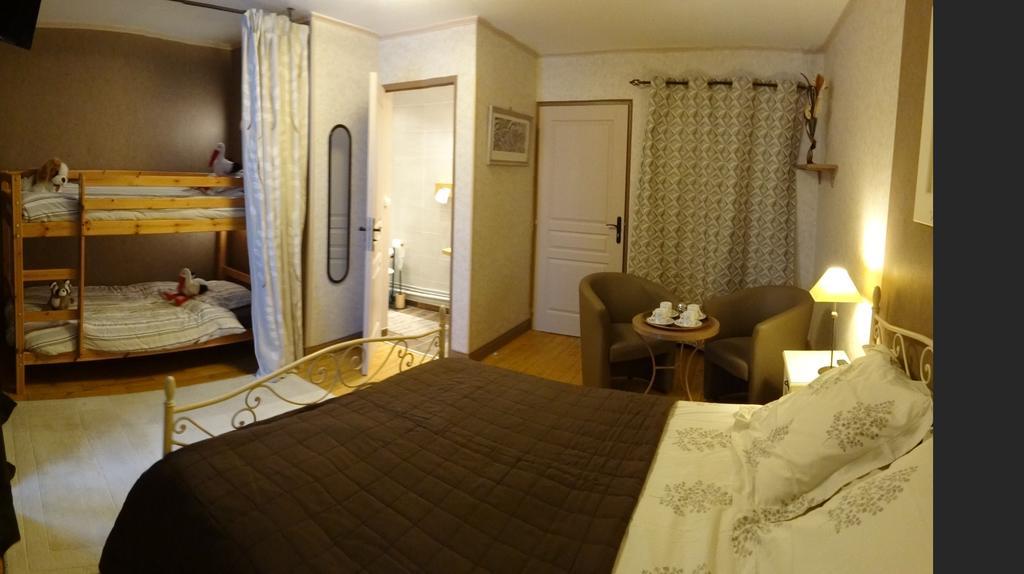 Bed and Breakfast Logis Des Douves Tiffauges Екстер'єр фото