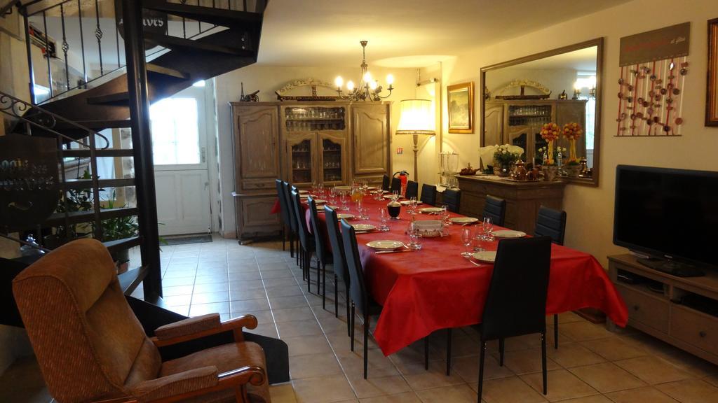 Bed and Breakfast Logis Des Douves Tiffauges Екстер'єр фото