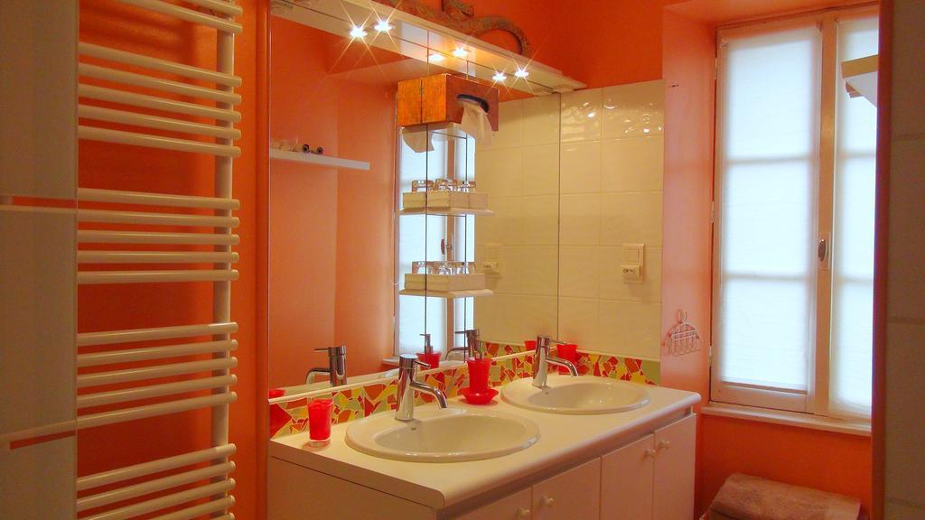 Bed and Breakfast Logis Des Douves Tiffauges Екстер'єр фото
