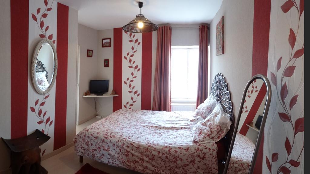 Bed and Breakfast Logis Des Douves Tiffauges Екстер'єр фото